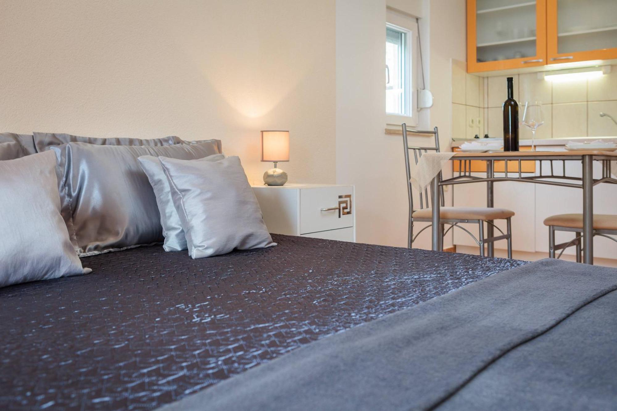 Apartment Krzelj トロギール 部屋 写真