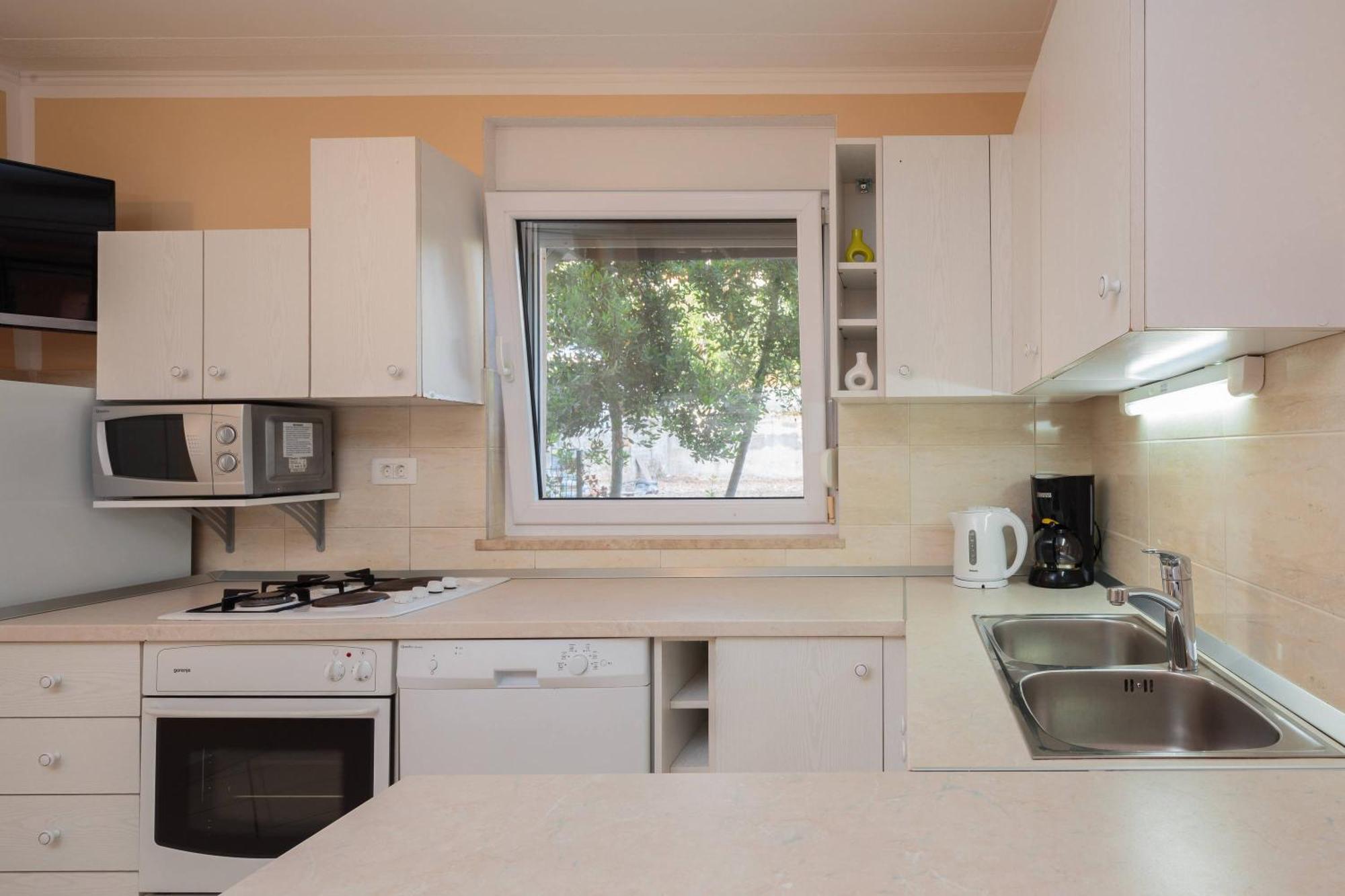Apartment Krzelj トロギール 部屋 写真