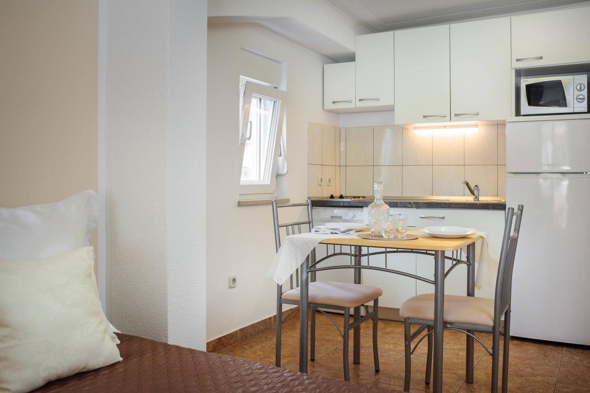 Apartment Krzelj トロギール 部屋 写真